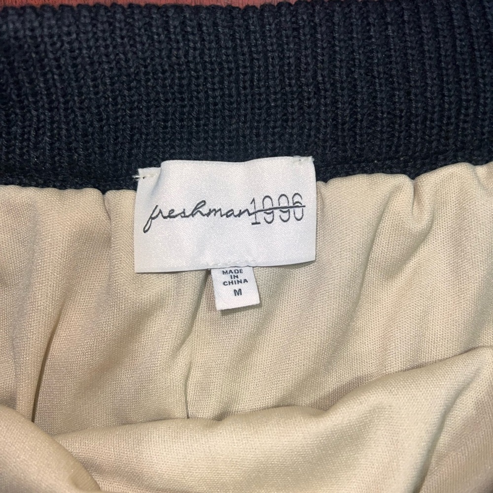 Elegant Black and White Striped Pencil Skirt - Picture 2 of 3